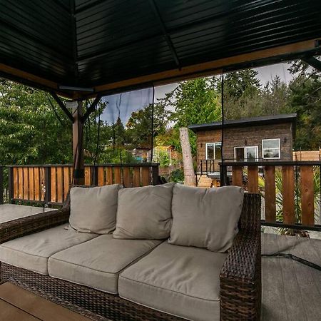 1-Bedroom Knotty Pine Cabin W Sauna & Jacuzzi Sooke Exterior foto
