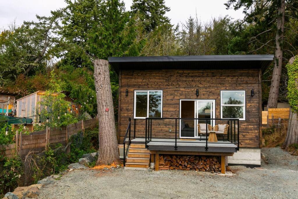 1-Bedroom Knotty Pine Cabin W Sauna & Jacuzzi Sooke Exterior foto