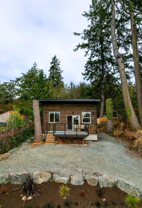 1-Bedroom Knotty Pine Cabin W Sauna & Jacuzzi Sooke Exterior foto