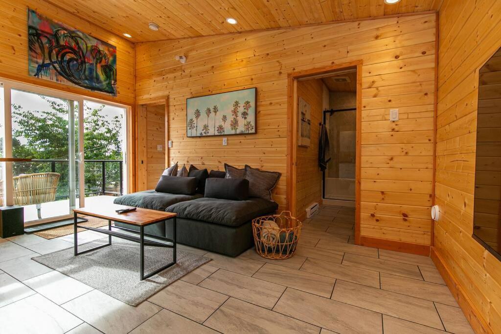 1-Bedroom Knotty Pine Cabin W Sauna & Jacuzzi Sooke Exterior foto