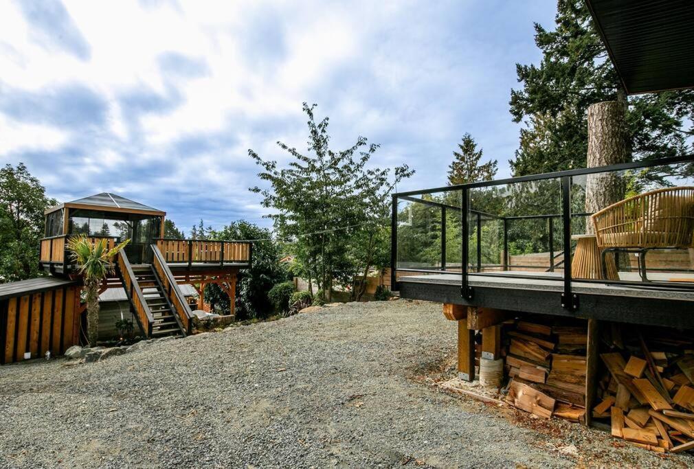 1-Bedroom Knotty Pine Cabin W Sauna & Jacuzzi Sooke Exterior foto