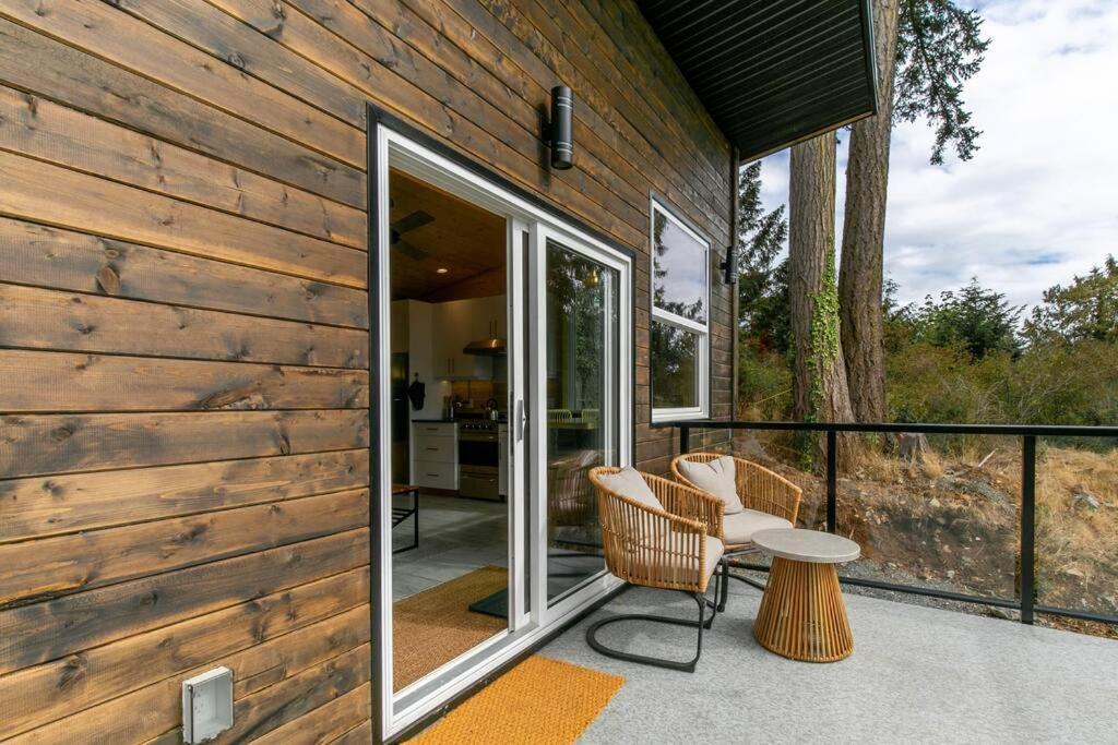 1-Bedroom Knotty Pine Cabin W Sauna & Jacuzzi Sooke Exterior foto
