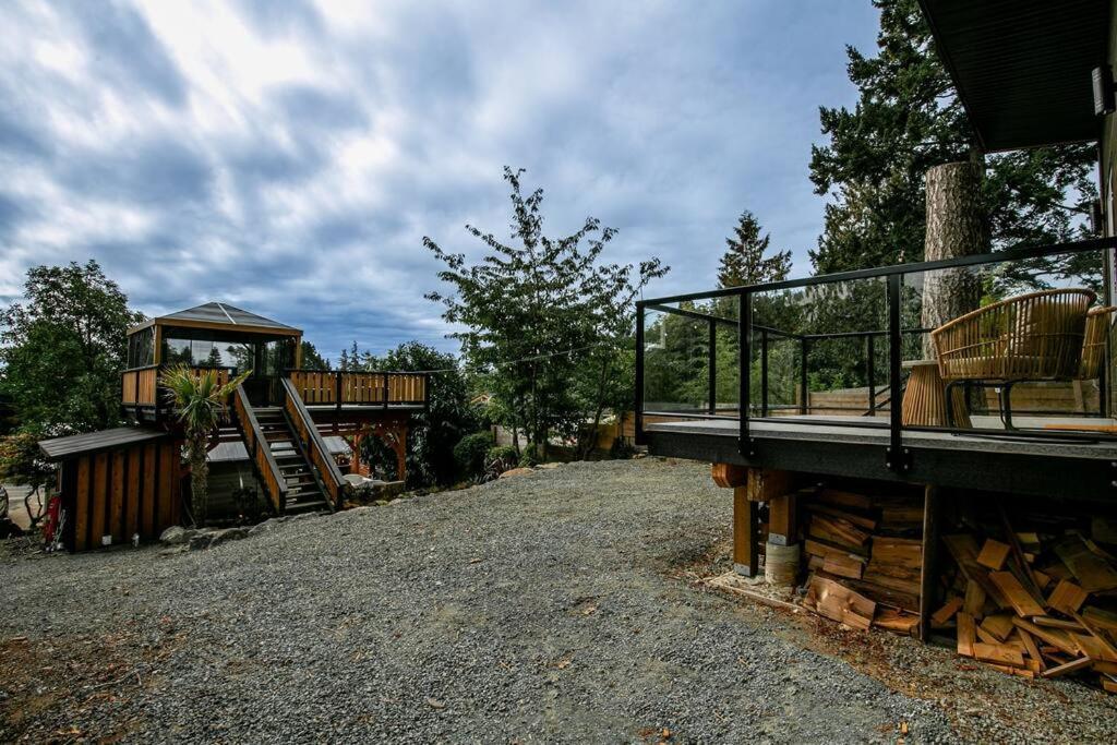 1-Bedroom Knotty Pine Cabin W Sauna & Jacuzzi Sooke Exterior foto