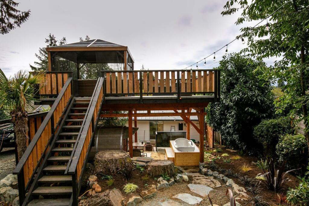 1-Bedroom Knotty Pine Cabin W Sauna & Jacuzzi Sooke Exterior foto